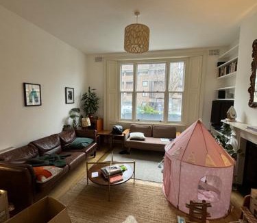 Haverstock Apartment | Spacious 2BD Flat By Regents Park & Camden Town!