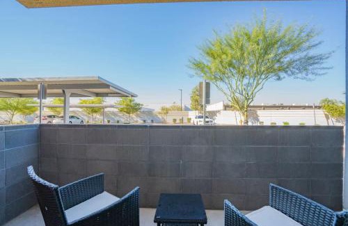 Tempe Apartment | Spacious 2BD - Gym, Pool, Parking, W-D - Sleeps 8