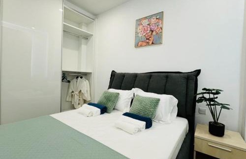 Universal Apartment | Spacious 2BR Elysia Park Apartment, Pool, Gym, Large Balcony, Center