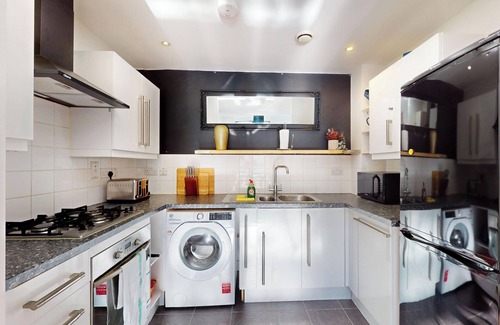 De Beauvoir Apartment | Spacious 2BR W/Private Balcony on Regent's Canaln