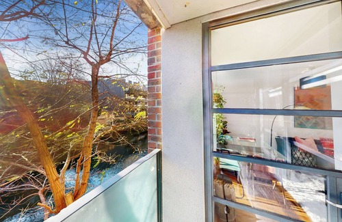 De Beauvoir Apartment | Spacious 2BR W/Private Balcony on Regent's Canaln