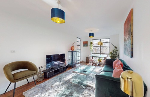 De Beauvoir Apartment | Spacious 2BR W/Private Balcony on Regent's Canaln