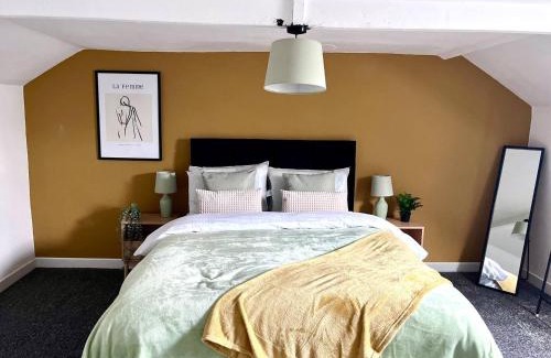 Blyth Apartment | Spacious 3 Bdrm Close To Beach