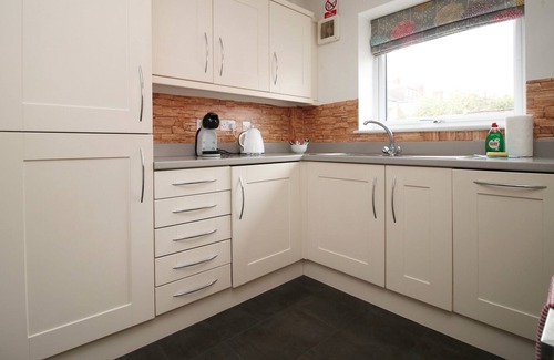 Cathays House | Spacious 3 Bed close to Cardiff City by Mia Living