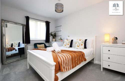 Bridgend Apartment | Spacious 3 Bed Home In The Heart Of Bridgend - By EKLIVING LUXE Short Lets & Serviced Accommodation