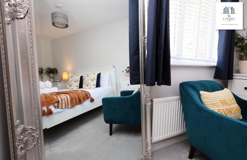 Bridgend Apartment | Spacious 3 Bed Home In The Heart Of Bridgend - By EKLIVING LUXE Short Lets & Serviced Accommodation