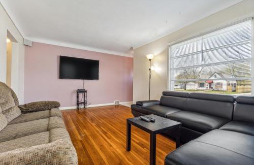 Crystal Apartment | Spacious 3-Bed Loft Home, Private Deck & Fire Pit