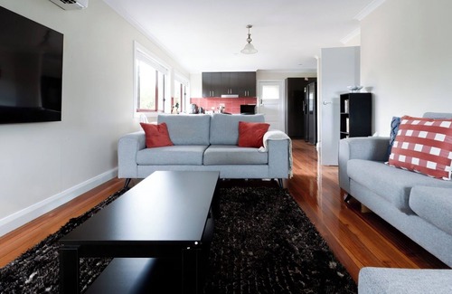 Newstead Apartment | Spacious 3-Bed, Mins from City Centre