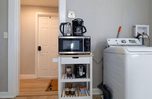 Winter Hill Apartment | Spacious 3-bedroom 2bath apartment in Somerville