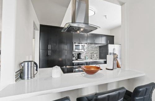 Del Rey Apartment | Spacious 3-Bedroom 3BTH Apt in Marina Del Rey! Pool, Hot Tub, Free Parking