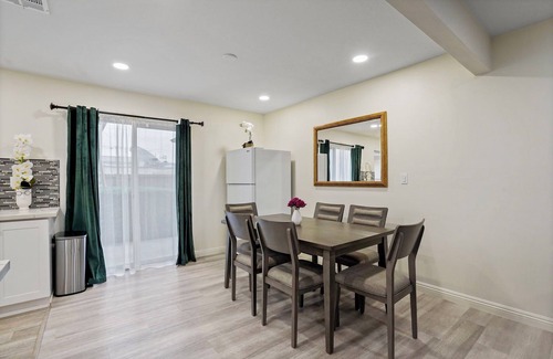 Cypress Apartment | Spacious 3 bedroom/5 beds near Disneyland/Central OC: 15 minute drive to Disney