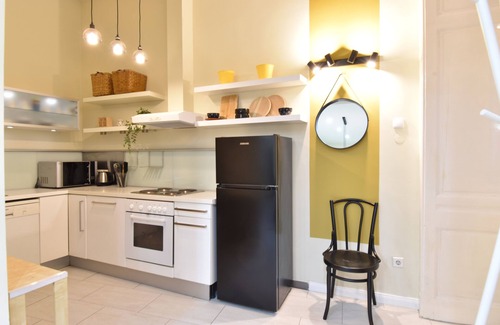 Csarnok negyed Apartment | Spacious 3-bedroom apartment in charming Budapest with AC, WiFi