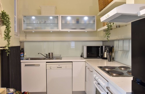 Csarnok negyed Apartment | Spacious 3-bedroom apartment in charming Budapest with AC, WiFi