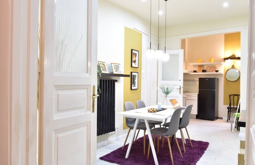 Csarnok negyed Apartment | Spacious 3-bedroom apartment in charming Budapest with AC, WiFi