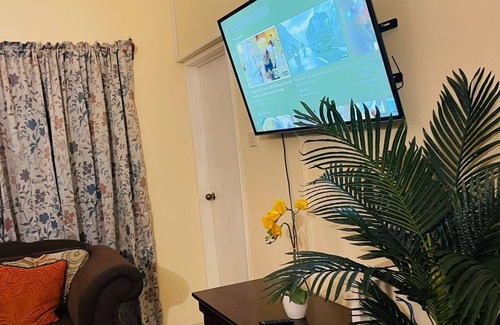 Brighton Apartment | Spacious 3-bedroom apartment with WiFi, AC at amazing Castle Berry