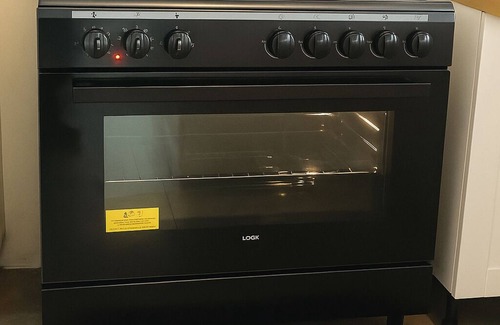 Sittingbourne House | Spacious 3-Bedroom Home, free parking and garden!