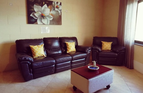 Marsalforn Apartment | SPACIOUS 3 MIN from beach. 1 bedroom Apartment.