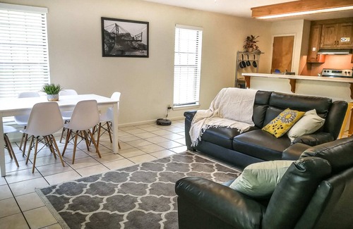 University Condo | Spacious 3BR/3BA Retreat Near Baylor & Downtown!