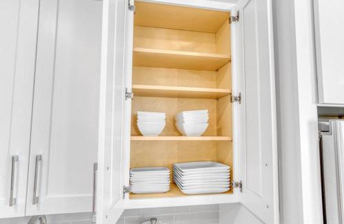 Wesley Heights Apartment | Spacious 3BR Home Oasis on Grandin Road