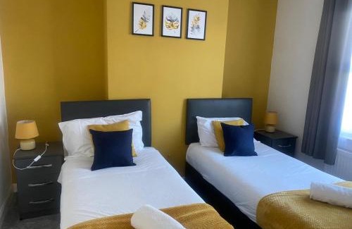 Westcliff-on-Sea House | Spacious 3BR House Near Southend Pier