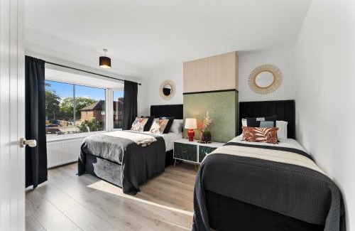 Cambridge House | Spacious 4 Bed In Cambridge - Garden - Games Room