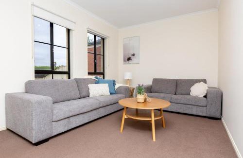 Tarneit House | Spacious 4-Bedroom Family Retreat with Pool at Tarneit