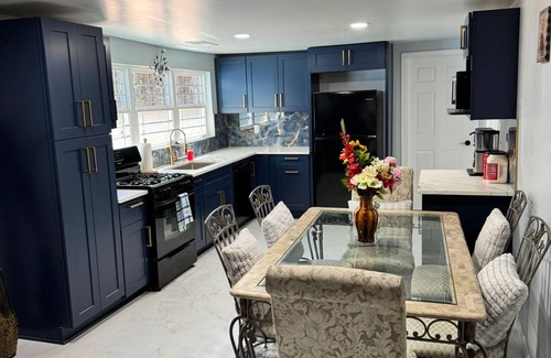 Constitution House | Spacious 4-bedroom house in beautiful Atlanta with AC