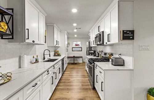 Westbury House | Spacious 4-bedroom house with AC, WiFi, Houston Hideaway 10 min to NRG