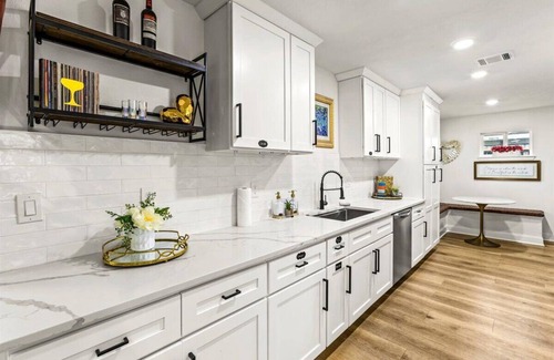 Westbury House | Spacious 4-bedroom house with AC, WiFi, Houston Hideaway 10 min to NRG