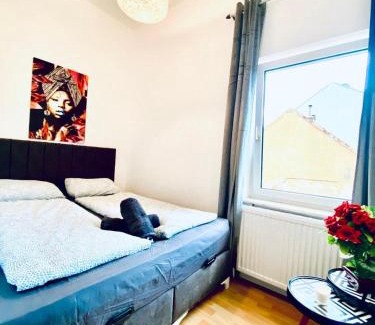 Liesing Apartment | Spacious 4-Bedroom Shared Apartment for Big Groups