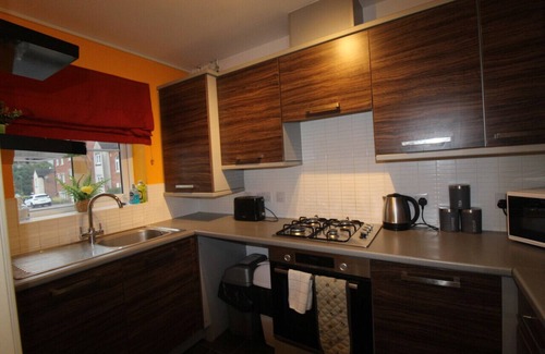 Ault Hucknall House | Spacious 4 bedroom town house