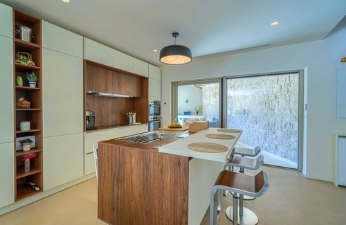 Cove Makarac (Milna) Villa | Spacious 4-Bedroom Villa for 8, with pool and sea views