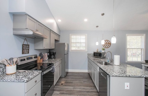 La Vergne House | Spacious 4 BR/3 BA with Game Room