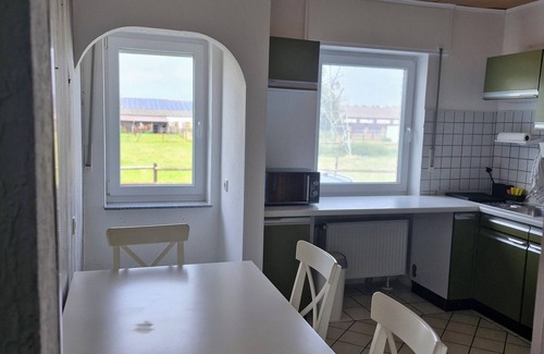 Rhein-Erft-Kreis District Apartment | Spacious 4-room apartment for the whole family with an eat-in kitchen