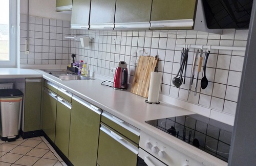 Rhein-Erft-Kreis District Apartment | Spacious 4-room apartment for the whole family with an eat-in kitchen
