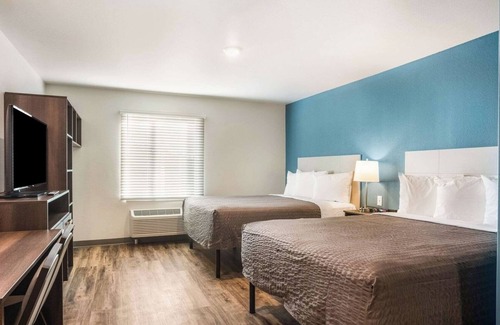 Newnan Hotel | Spacious 4 Room Stay w/Large Fridge & Prime Newnan Location Near Attractions