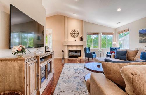 Sonoma House | Spacious 4BD 3BA with hot tub, fire pit, and wraparound deck