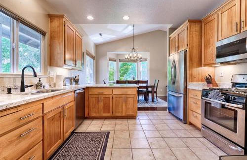 Sonoma House | Spacious 4BD 3BA with hot tub, fire pit, and wraparound deck