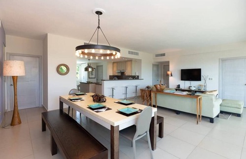 Rio Hato Condo | Spacious 4bdr + 4 bthr Beach Front w/Pools & Waterpark