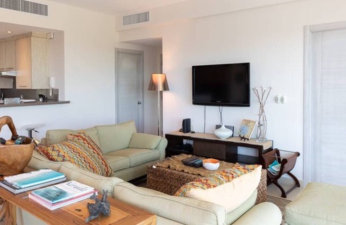 Rio Hato Condo | Spacious 4bdr + 4 bthr Beach Front w/Pools & Waterpark