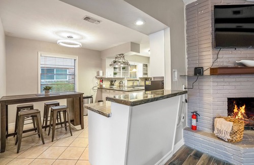 Braeburn House | Spacious 4BR/2.5BA Houston Home, Pool, WiFi & AC Included