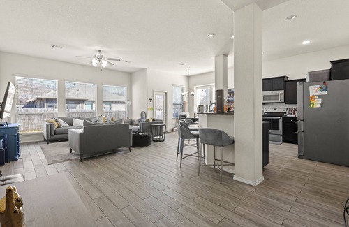 DeSoto House | Spacious 4BR Home - 2 Living Rooms, Study, Firepit, Pet-Friendly!
