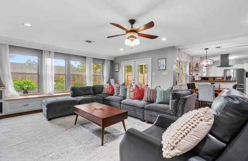 Garden Oaks House | Spacious 4BR Houston Retreat w/Hot Tub!