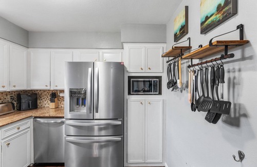 Garden Oaks House | Spacious 4BR Houston Retreat w/Hot Tub!