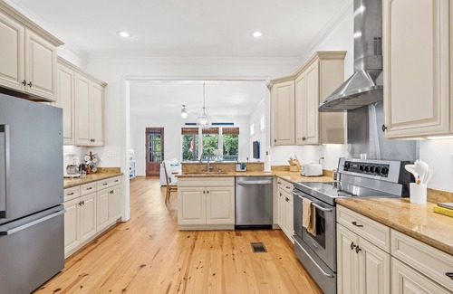 Fairhope House | Spacious 5 bed coastal luxury home | Grand Hotel