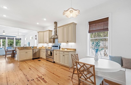 Fairhope House | Spacious 5 bed coastal luxury home | Grand Hotel