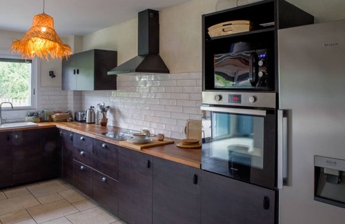 Change Cottage | Spacious 5-Bedroom House with Private Pool, Games Room, and Terrace in Changé