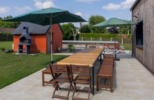 Change Cottage | Spacious 5-Bedroom House with Private Pool, Games Room, and Terrace in Changé