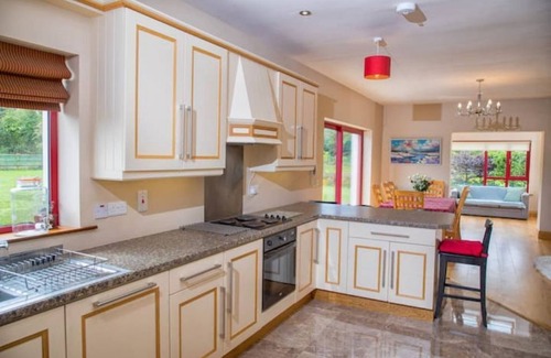 Killarney House | Spacious 5BR Farmhouse Near Killarney – Perfect for Summer Family Holidays