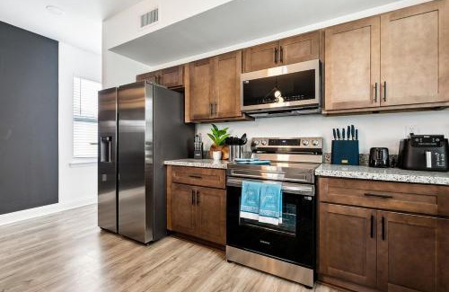 Florida Area Apartment | Spacious 5BR Getaway in NOLA